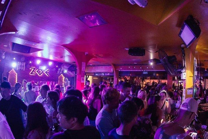 チェンマイパブクロール：4会場、ビールビュッフェ＆VIP入場