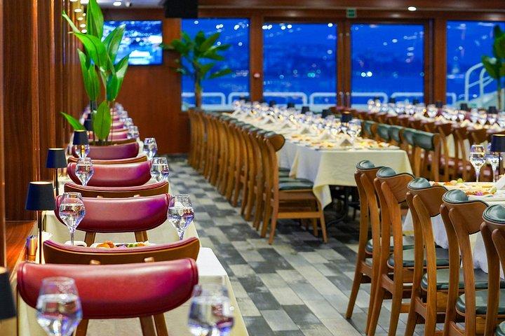 Istanbul: Scenic Bosphorus Lunch Cruise with Guidence