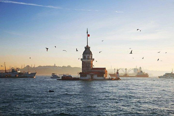 Istanbul: Scenic Bosphorus Lunch Cruise with Guidence
