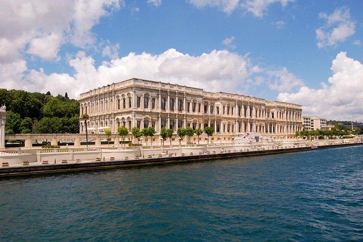 Istanbul: Scenic Bosphorus Lunch Cruise with Guidence