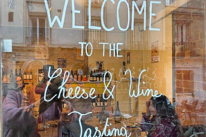 Oste- og vinsmagning i Montmartre med en lokal ostehandler