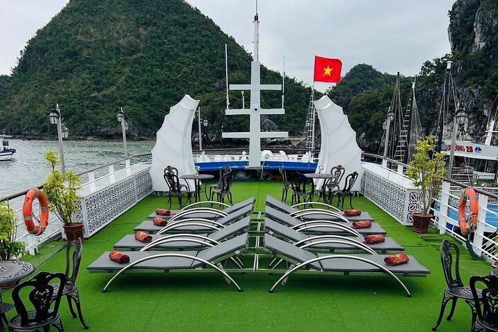 ハロン湾デラックス 1 日ツアー: ハノイ発クルーズ、ランチ、洞窟