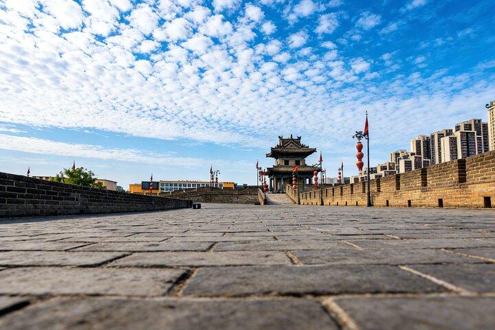 西安への成都の新幹線旅行：兵馬Warと城壁
