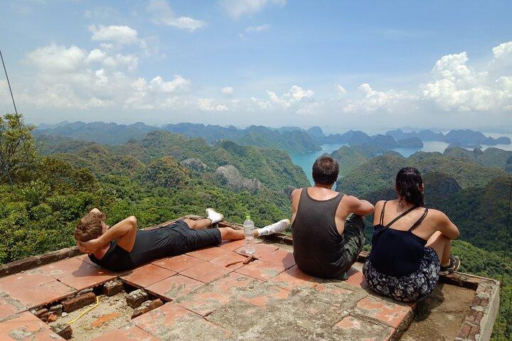 2 Tage Navy Peak Trekking, Viethai Village und Ha Long Bay Cruise