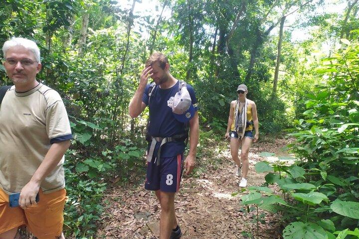 2 dagars Navy Peak Trekking, Viethai Village och Ha Long Bay kryssning
