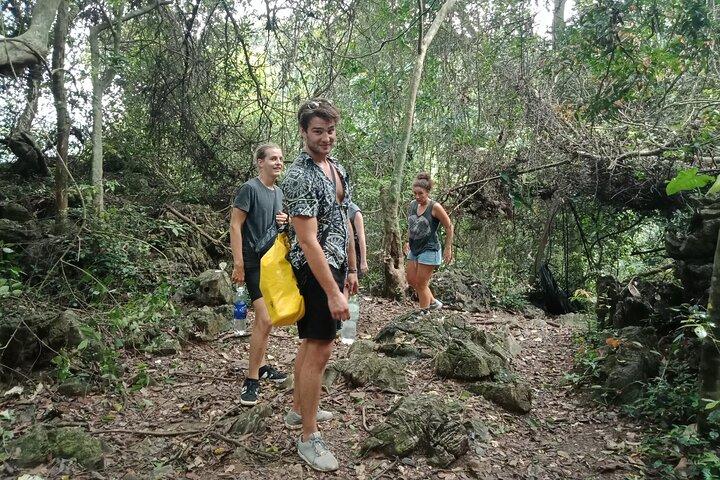 2 dagars Navy Peak Trekking, Viethai Village och Ha Long Bay kryssning