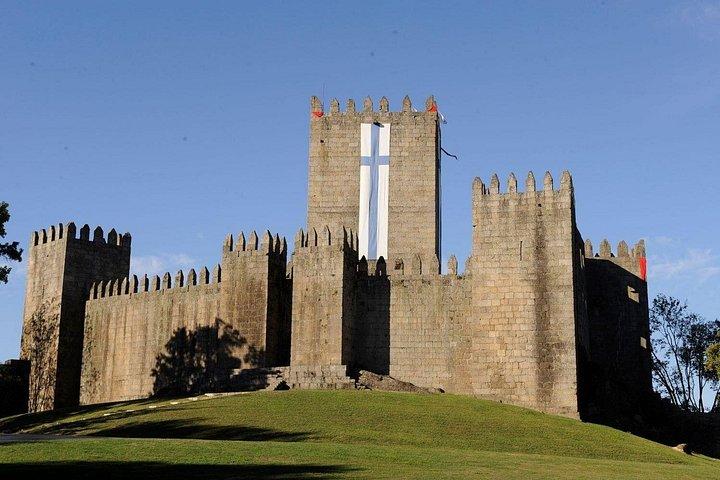 Private tour with Guimarães or Amarante from Porto