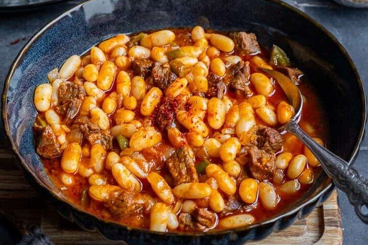 Tirana Guided Street Food Gems Tour (6 plats, 1 sucré et boisson)