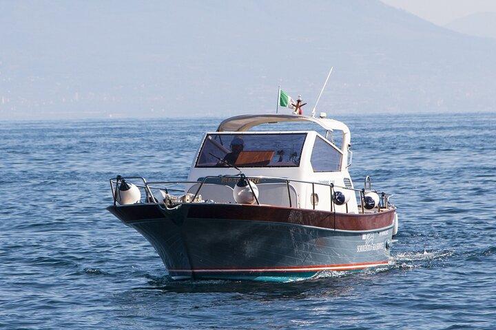 Gita in barca privata da Sorrento a Ischia e Procida