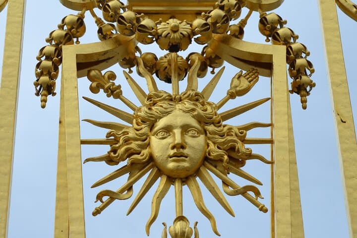 Versailles Palace & Garden Tour by Minivan from Paris with Ticket