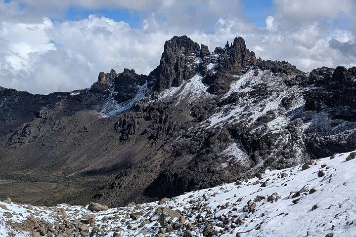 Trek de 5 jours sur le mont Kenya via Chogoria Route à Point Lenana