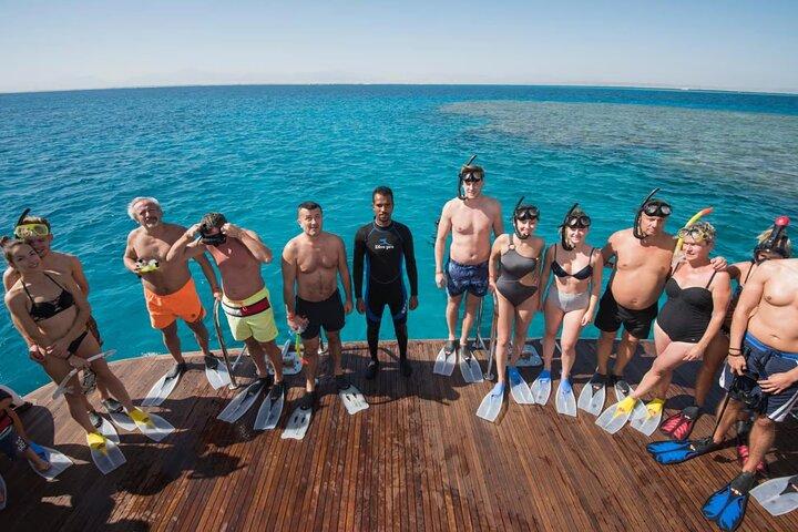 マルサ・ムバラク湾でカメとジュゴンシュノーケリング