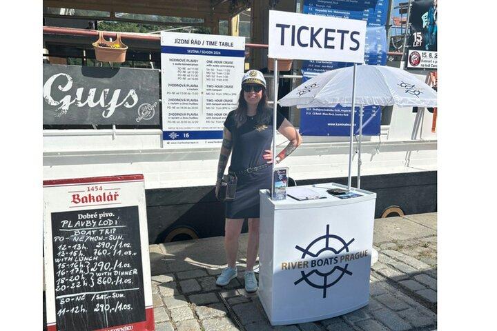 Shared Prague Vltava Boat Trip with 2 drinks included