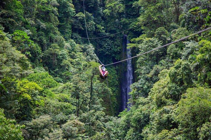 Rafting Classe II-III et tyrolienne au départ de La Fortuna et Arenal