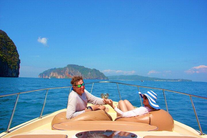 Excursión combinada de un día a Phi Phi y James Bond Island con almuerzo