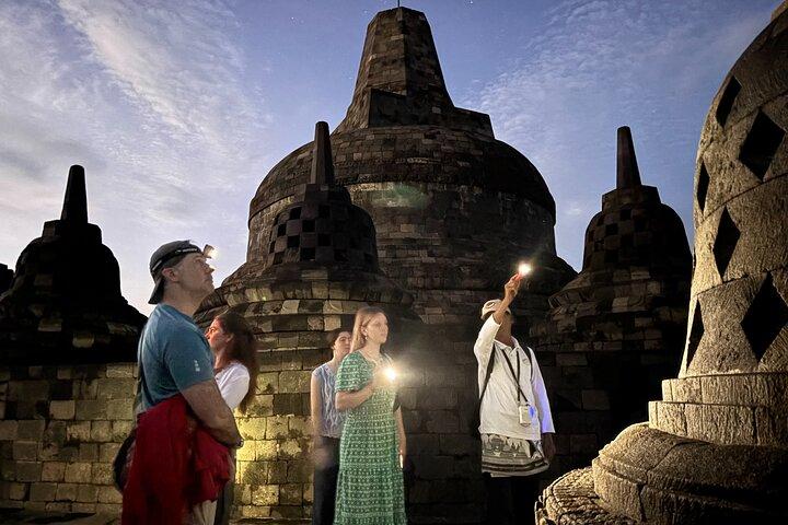 Tour guiado por Borobudur Sunrise On Temple Structure con desayuno