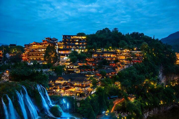 Zhangjiajie’s Night Escape : Furong Old Town’s Glow&Boat Adventure