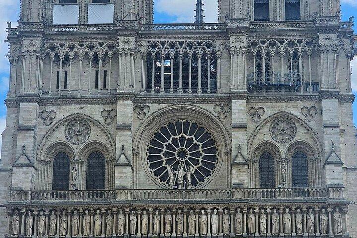 Notre-Dame Outdoor Guided Tour with Optional Cathedral Access