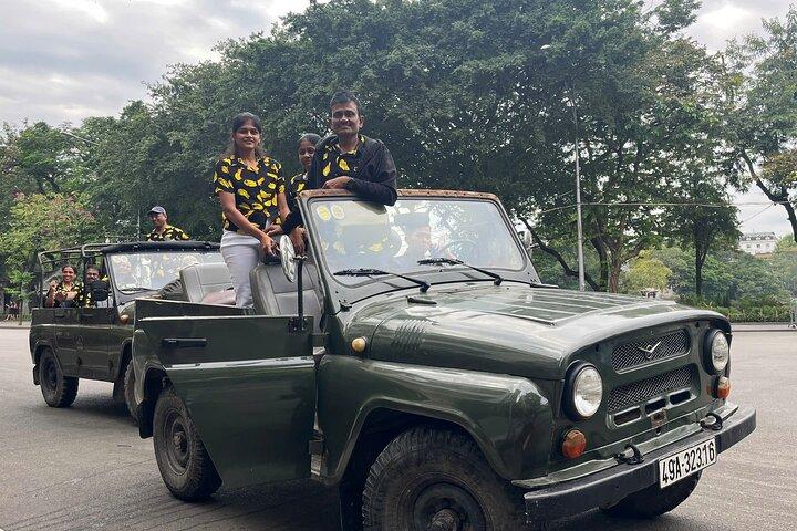 Tour della città di Hanoi in jeep d'epoca: gemme nascoste, via del treno e cibo