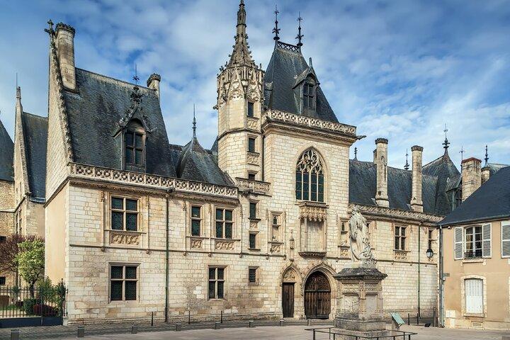 Bourges: Audioguidet byvandring, 1 time og 20 minutter med 22 lydkommentarer