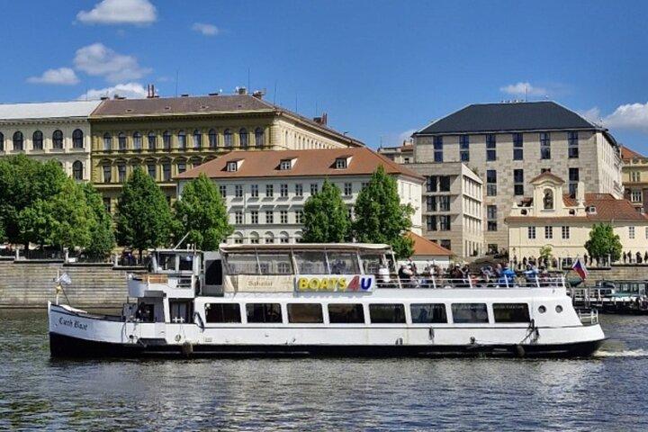 Shared Prague Vltava Boat Trip with 2 drinks included