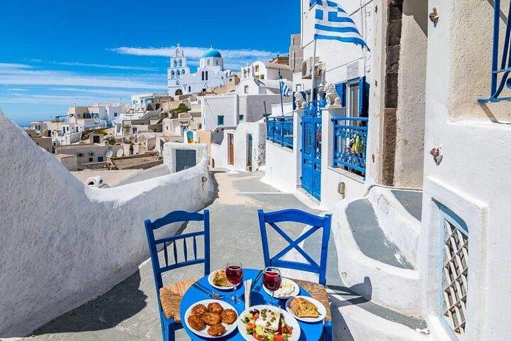 Tour privado por el pueblo de Santorini y degustación de bocados locales