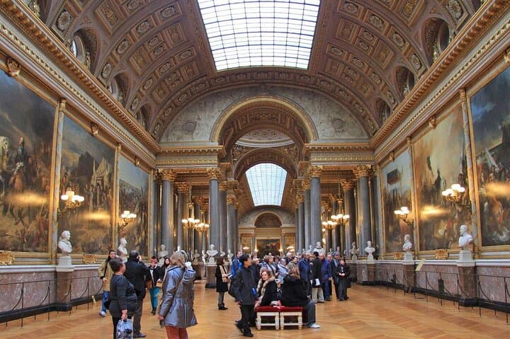 Versailles Palace Guided Tour with Gardens Access from Paris