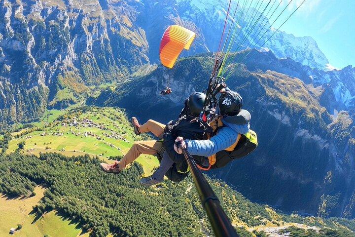 Mürren Lauterbrunnen：パラグライダーパノラマタンデムフライト