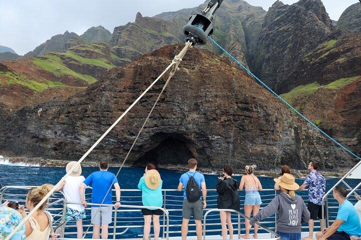 カウアイ島：デラックスナパリシュノーケルクルーズ（ラッキーレディ乗船）