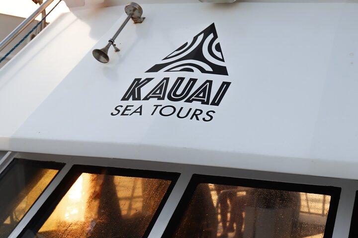 カウアイ島：デラックスナパリシュノーケルクルーズ（ラッキーレディ乗船）
