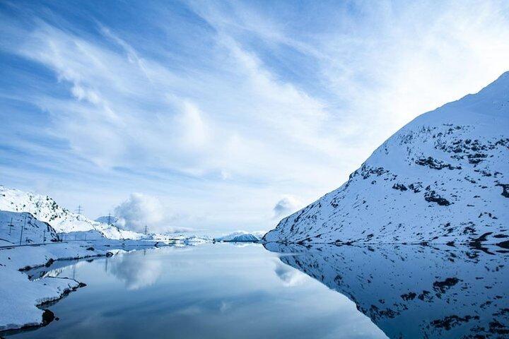 Schweizer Alpen Berninabahn und St. Moritz Tagestour ab Mailand