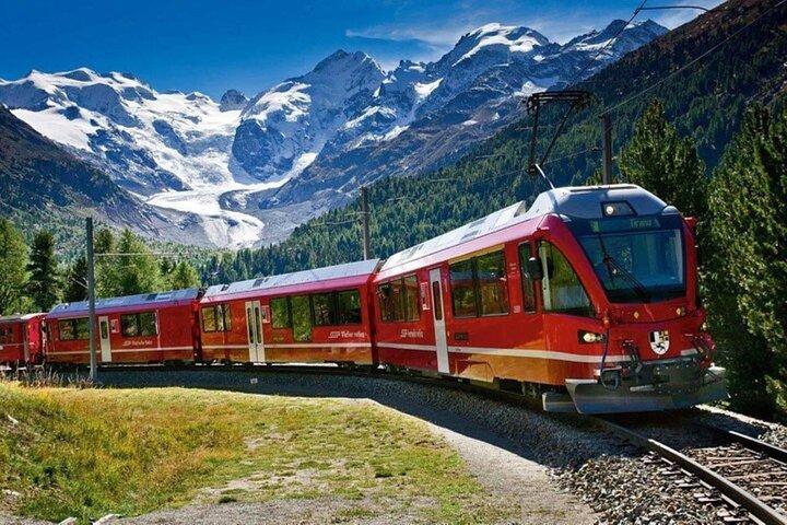 Schweizer Alpen Berninabahn und St. Moritz Tagestour ab Mailand