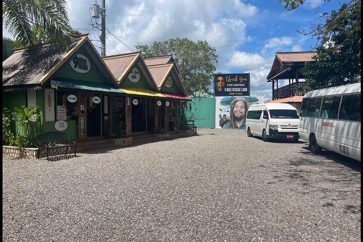 ジャマイカナインマイルボブマーリーホームガイドツアー