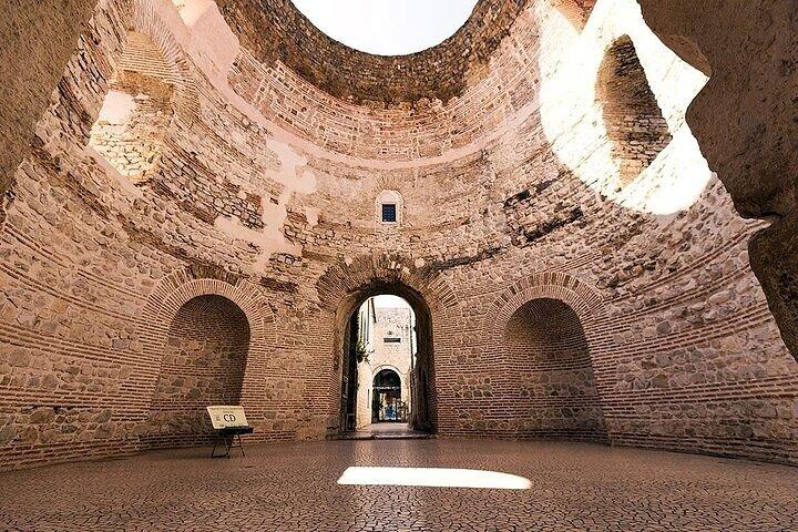 Excursão à costa de Split e Trogir a partir de Sibenik