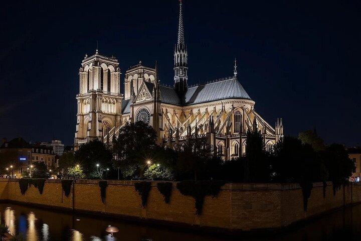 Notre-Dame Outdoor Guided Tour with Optional Cathedral Access