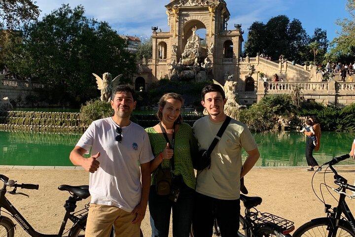 Barcelona Bike Tour: Your First Time Highlights with Locals
