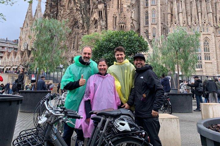 Barcelona Bike Tour: Your First Time Highlights with Locals