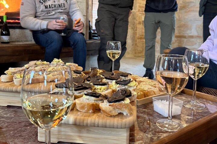 Schwarztrüffeljagd, Foie Gras & Weine mit Budapest Pickup
