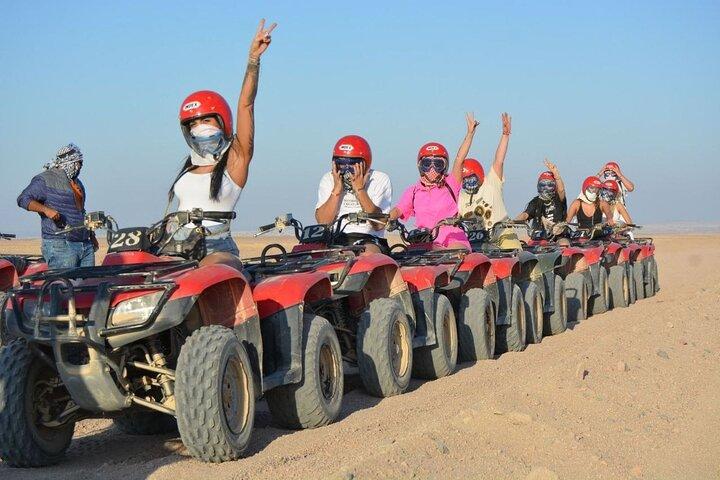 Todoterrenos 5 en 1 con cena y observación de estrellas en Hurghada
