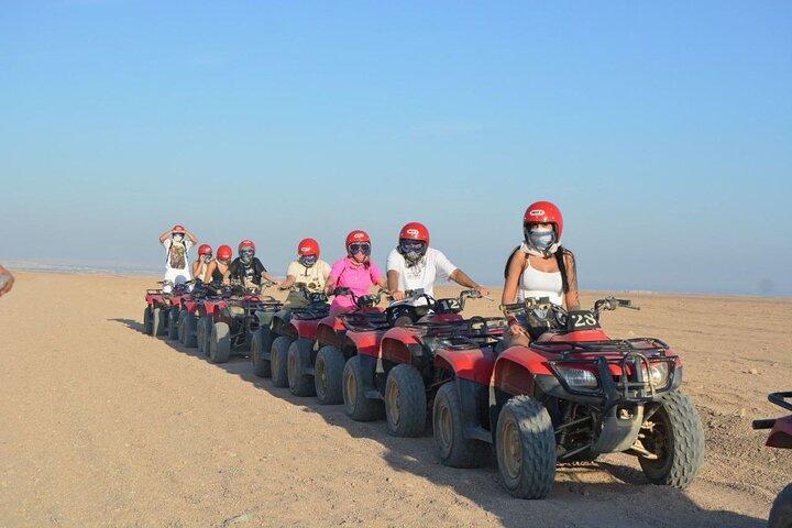 Todoterrenos 5 en 1 con cena y observación de estrellas en Hurghada
