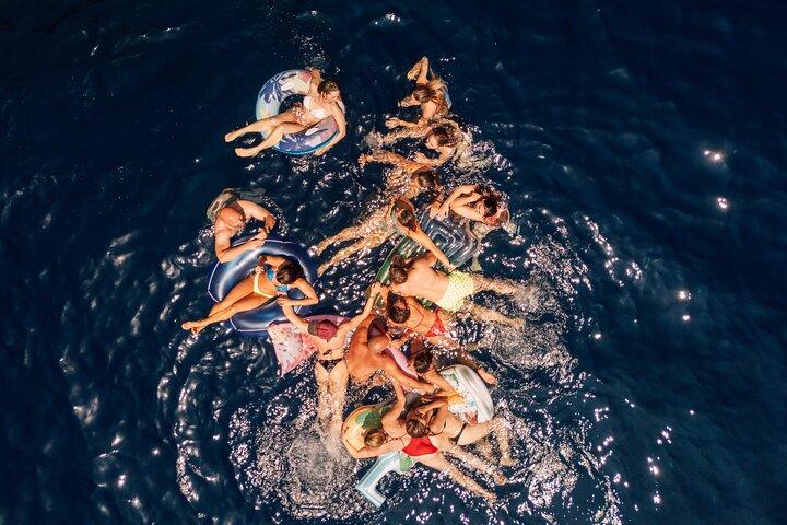 Zadar: passeio de barco tradicional com vinho ilimitado e 3 paradas