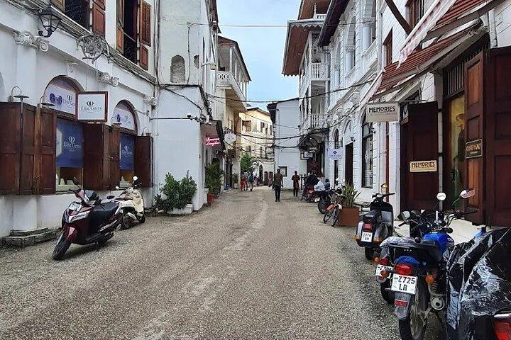 2 - Day Stone Town, Prison Island, Gewürzfarm, Mnemba und Schildkröten