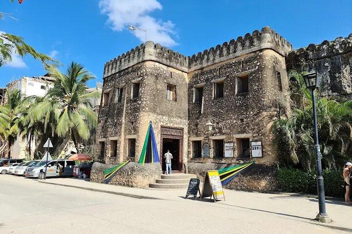 2 - Day Stone Town, Prison Island, Gewürzfarm, Mnemba und Schildkröten