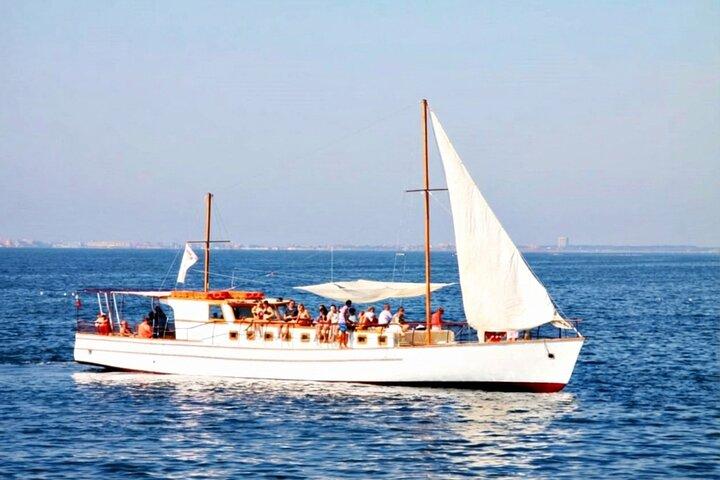 Gita in barca di 4 ore con pesca, pranzo e bevande illimitate a Nessebar