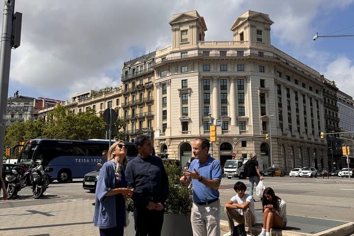 Barcelona Private Walking Tour with Skip the Line La Pedrera and Casa Batllo