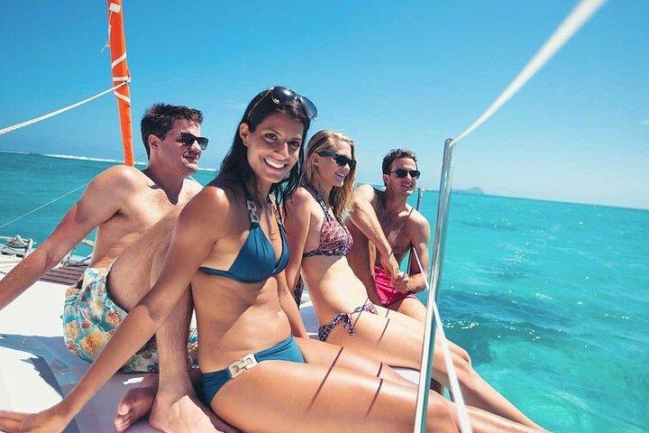 TELEFÉRICO DE DERIVACIÓN : Tour en Catamarán Santorini para Viajeros en Crucero