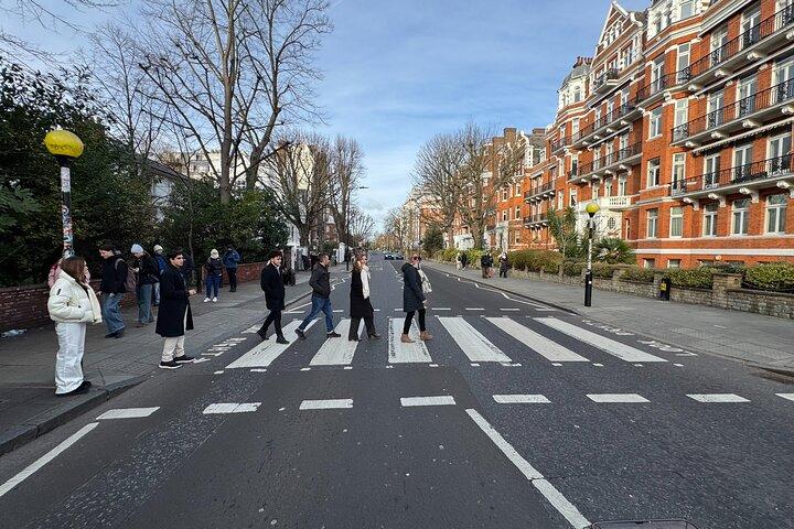ビートルズ・ロンドン・ウォーキング・ツアー。 アビーロードから屋上へ