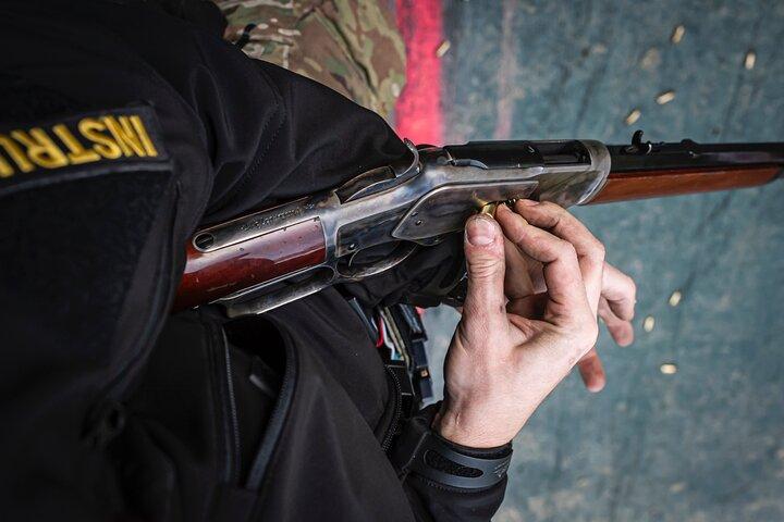 Udendørs skydning oplevelse 3 til 10 pistoler + Hotel Pickup