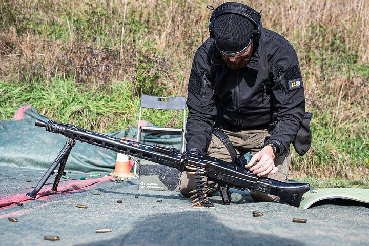 Udendørs skydning oplevelse 3 til 10 pistoler + Hotel Pickup
