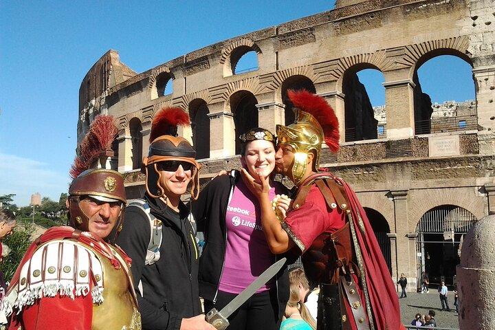 Private Walking Tour to Colosseum, Roman Forums and Pantheon